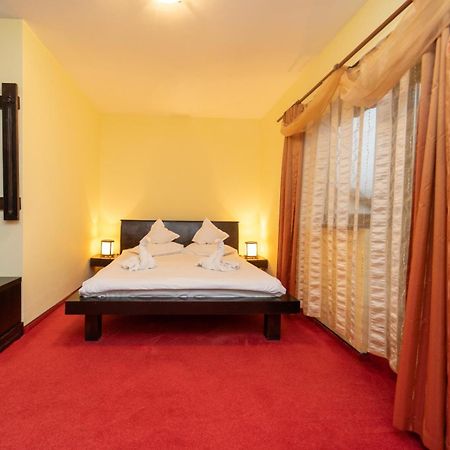 Hotel Casa Frent Predeal Zimmer foto